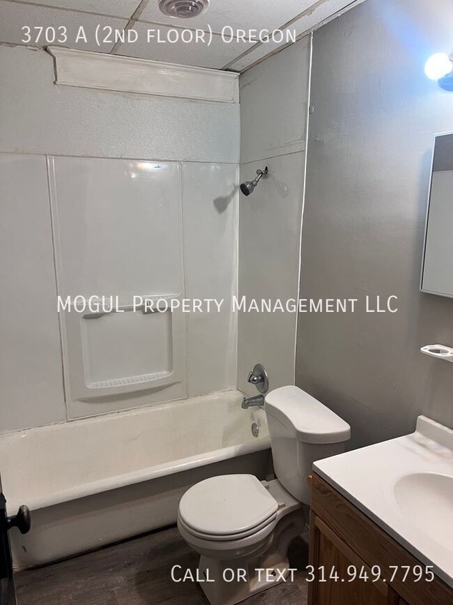 Building Photo - 3703 A (2nd floor) Oregon-