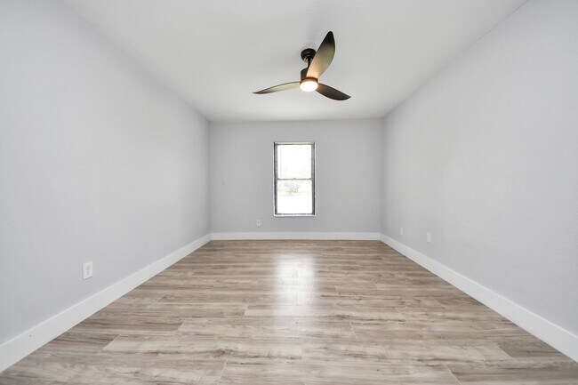 Building Photo - 503 Schilling Ave