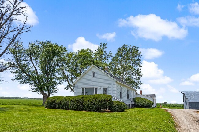 Building Photo - 3 Bedroom, 1 Bathroom Rural Home for Rent – Farmer City, IL-INTERIOR PHOTOS COMING SOON!