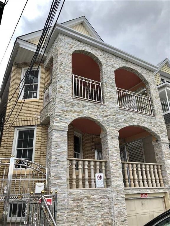 Building Photo - 263 Stegman St