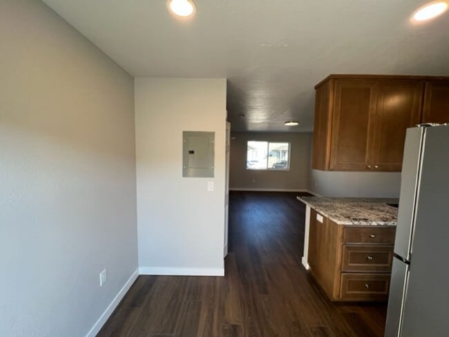 Building Photo - Newer and Updated Townhome in the Heart of...