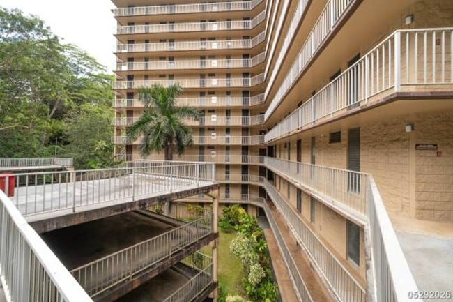 Building Photo - $2,550 / 2br - 793ft2 - Maintained and Freshly Painted 2BR/1BA/2PKG unit in Waikalani Woodland (M...