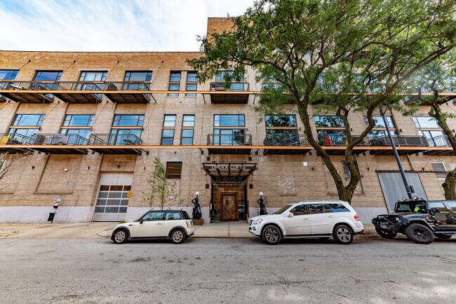 Building Photo - 2545 S Dearborn St