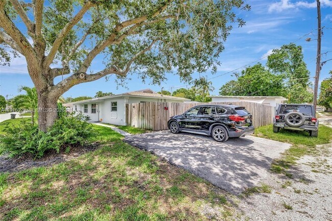 Building Photo - 1504 SW 6th Ave