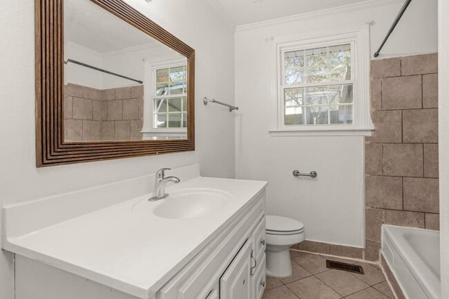 Building Photo - 5100 Colemont Dr