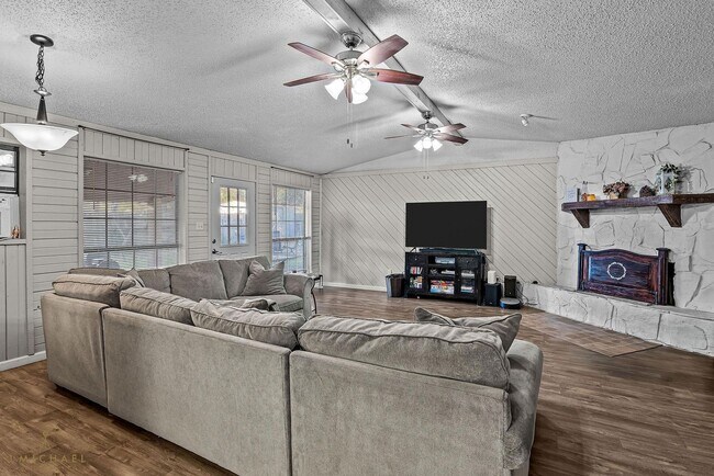 Building Photo - 5520 Knollcrest Dr