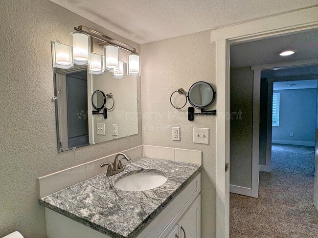 Building Photo - 4720 Elm Ct