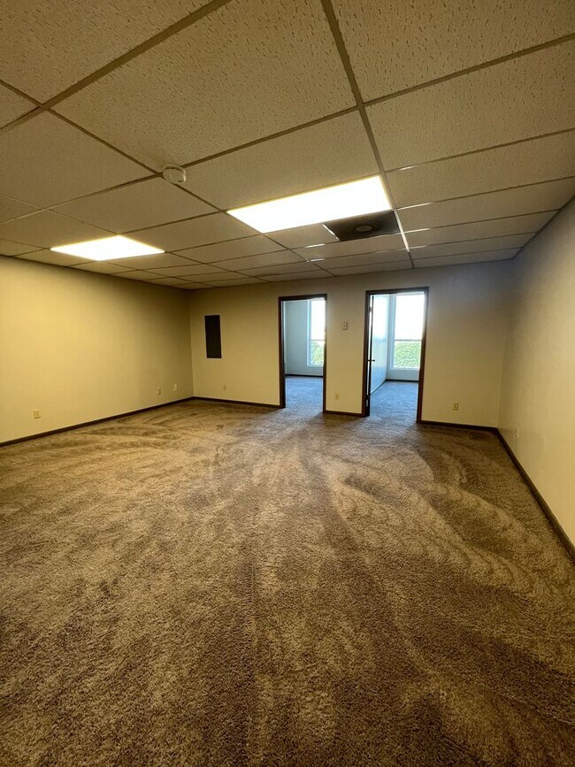 Building Photo - 300 Broadway St