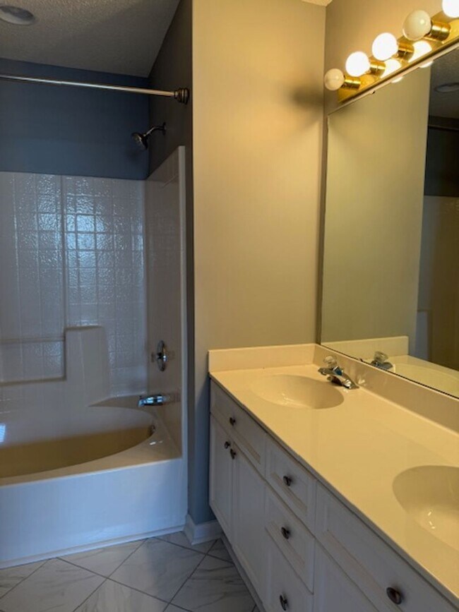 Building Photo - 59 Portrait Ln