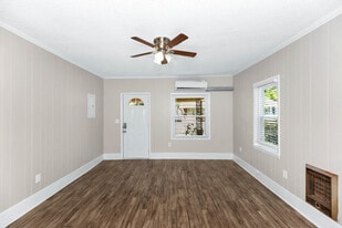 Building Photo - 512 Oshaughnessy Ave NE