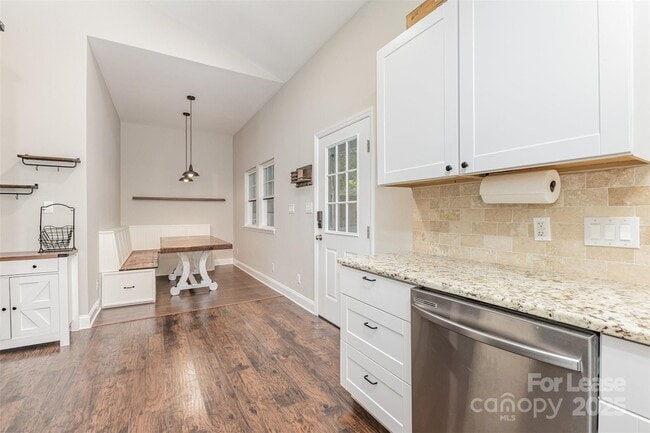 Building Photo - 100 Aurora Ln