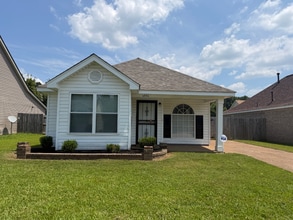 Building Photo - 3BR/2BA Memphis Rental with High Ceilings, Hardwood Floors & Fenced Yard