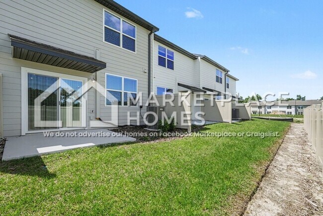 Building Photo - 11910 Sylvia St