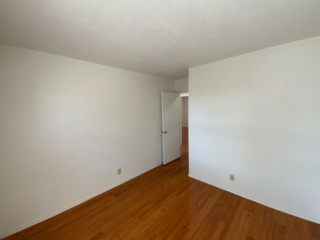 Building Photo - 3 Bedroom Single Story Home Available Near...