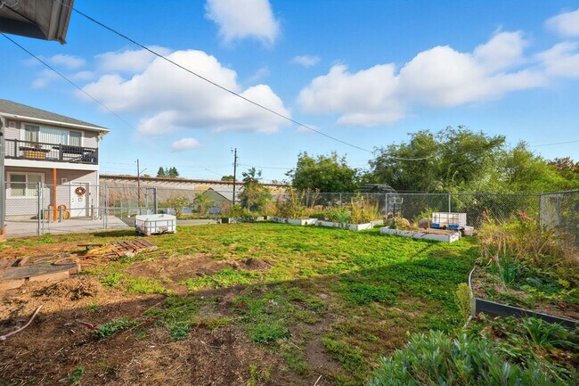 Building Photo - 3118 E Marietta Ave