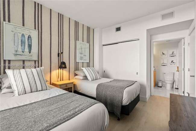 Building Photo - 16385 Biscayne Blvd