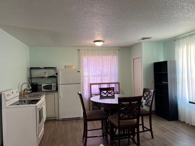 Building Photo - Spacious Efficiency _ In Law Suite_ Fort P...