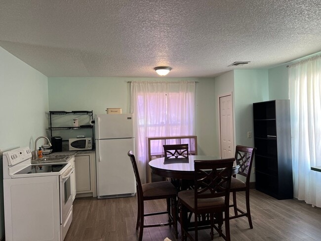 Building Photo - Spacious Efficiency _ In Law Suite_ Fort Pierce