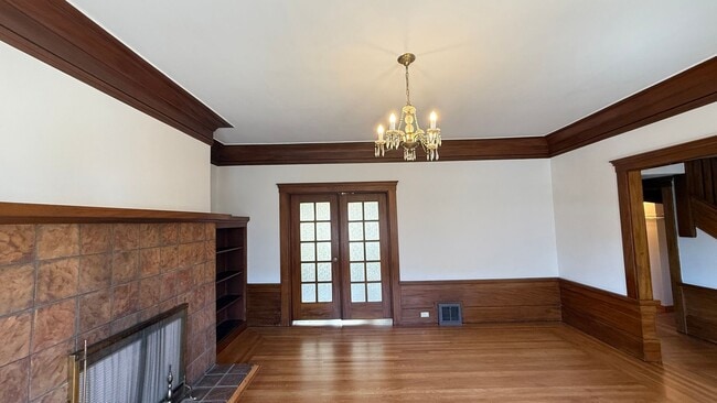 Building Photo - DREAM HOME! Spacious 3 BR + Sunroom/ 1.5 BA  in the Richmond area- AMSI