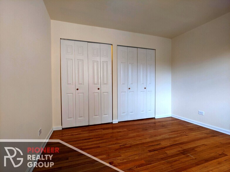 Building Photo - 665 W Wrightwood Ave