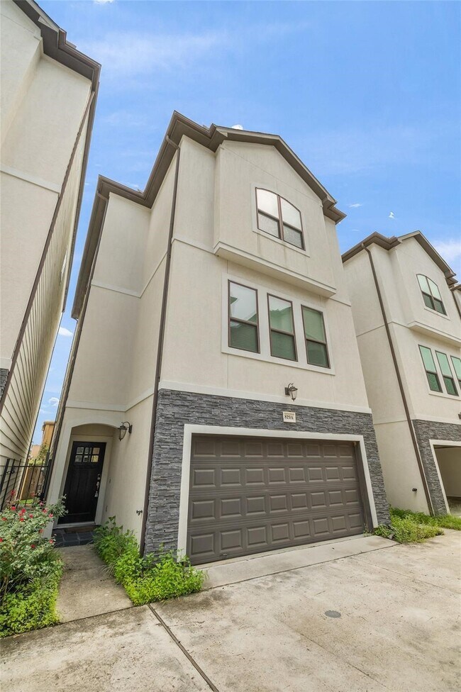 Building Photo - 829 Wakefield Dr
