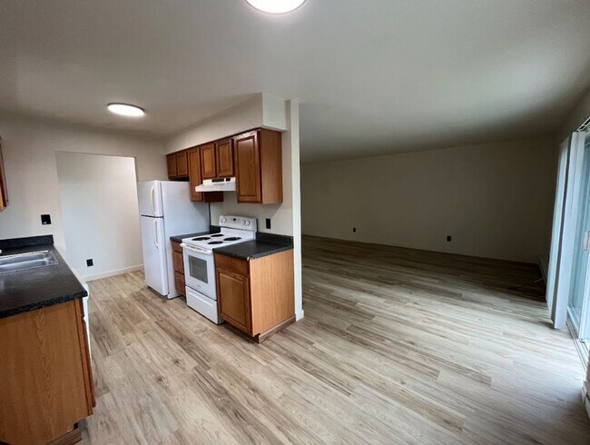 Building Photo - Lovely Apartment in Sehome