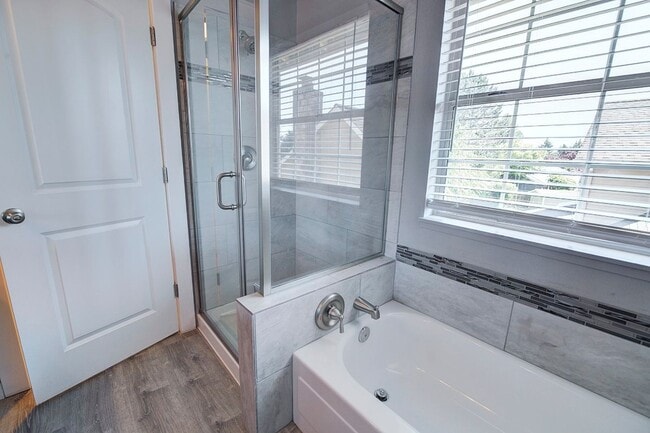 Building Photo - 3Bd/2.5Ba Kent House