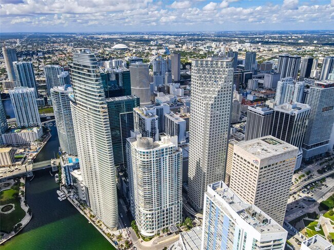 Building Photo - 300 S Biscayne Blvd