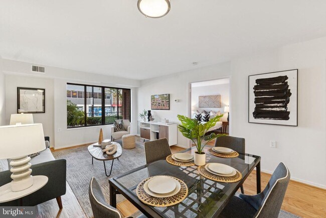 Building Photo - 2320 Wisconsin Ave NW