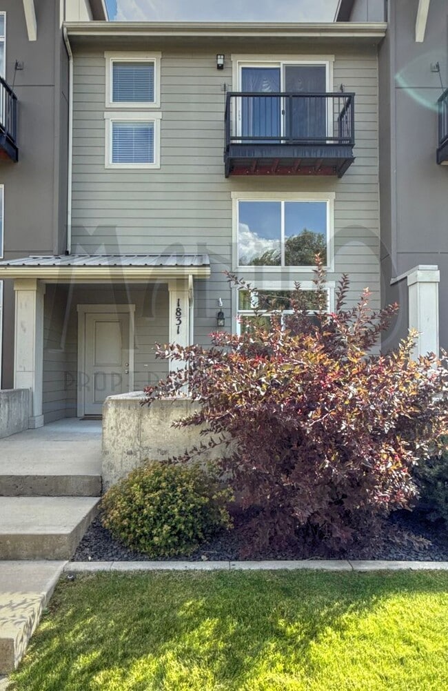 Primary Photo - Kendall Yards Townhouse