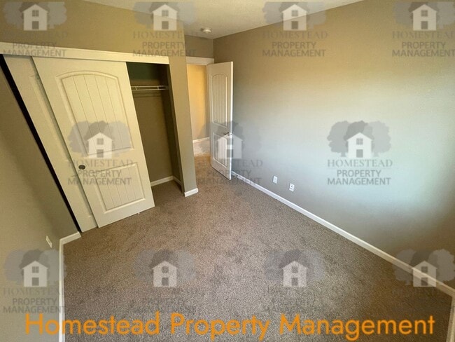 Building Photo - 1410-1412 Marigold Dr