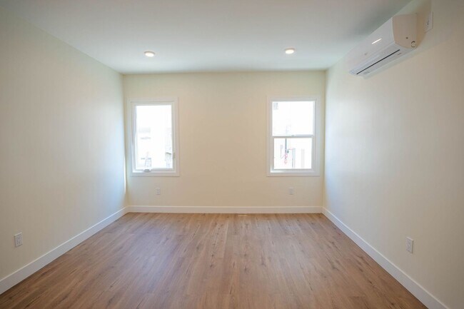 Building Photo - 1038 Westmoreland Ave