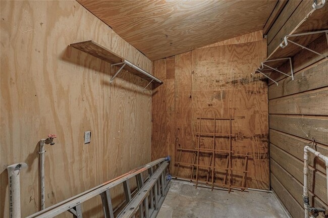 Building Photo - 78 Westwood Dr W