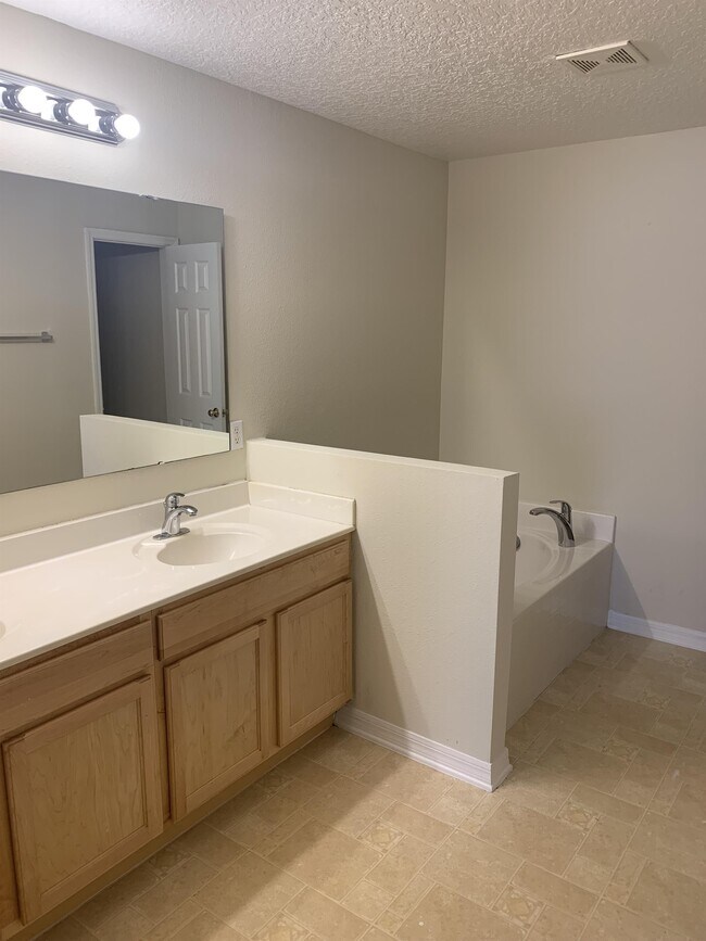 Building Photo - 4690 Salamander St