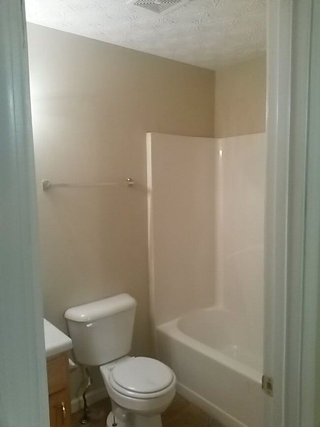 Building Photo - $1,400.00 Per Month Townhome For Rent! Move In Ready Spacious 2 Bedroom Conveniently Located!!!