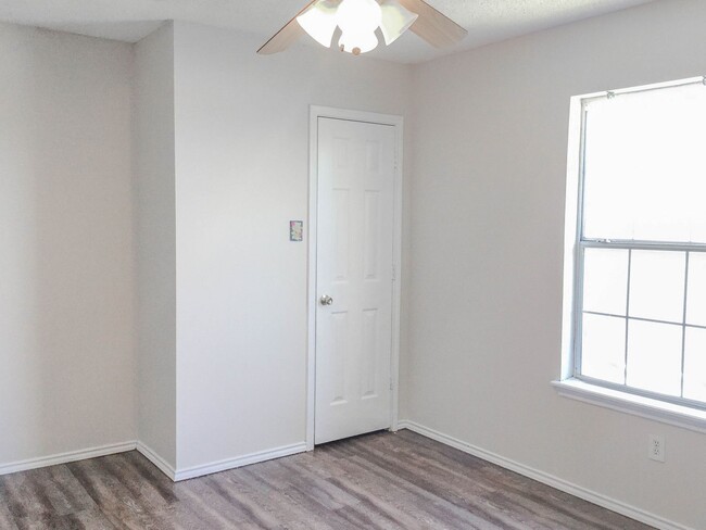 Building Photo - Relaxation in Every Corner