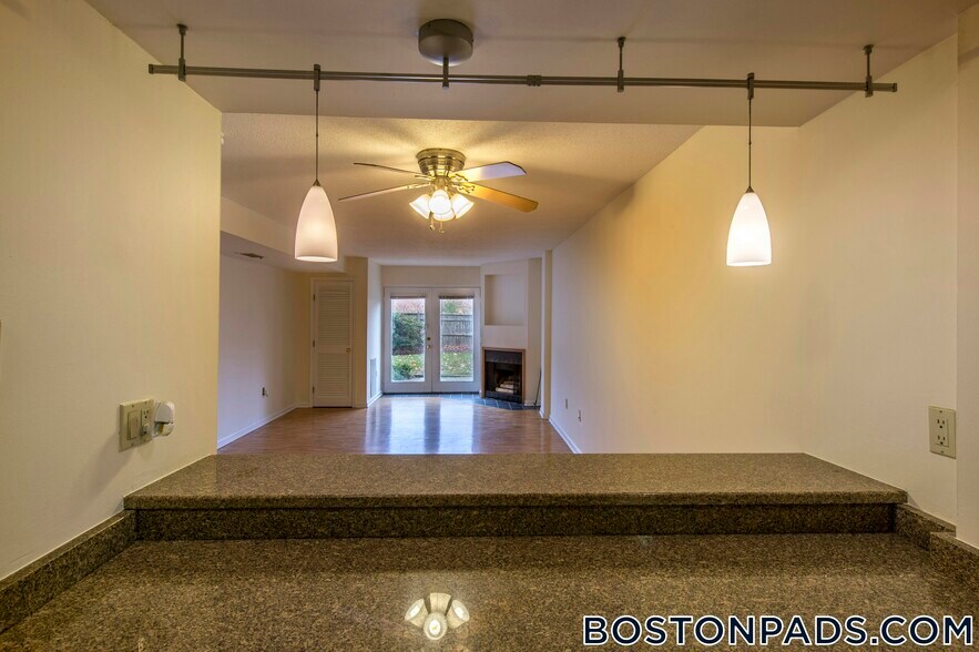 Building Photo - 345 Franklin St