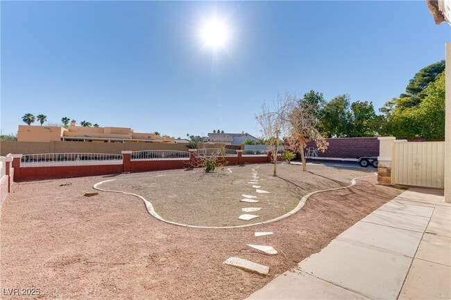 Building Photo - 2121 Rosanna St