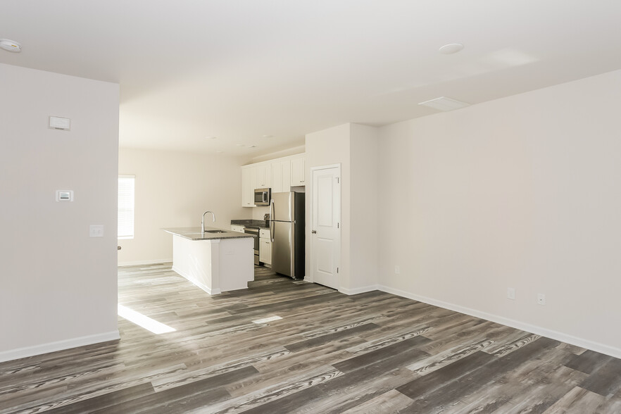 Building Photo - 104 Dogwood Village Trl