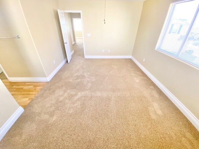 Building Photo - BEAUTIFUL 3 BEDROOM 2.5 BATHROOM 2 CAR GAR...