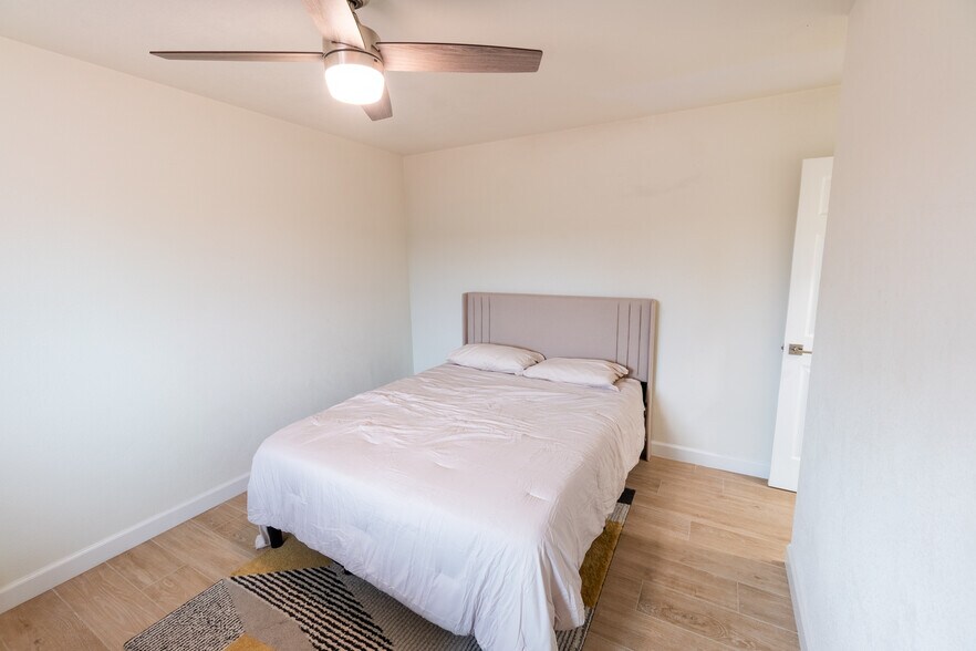 Building Photo - 7244 E Coronado Rd