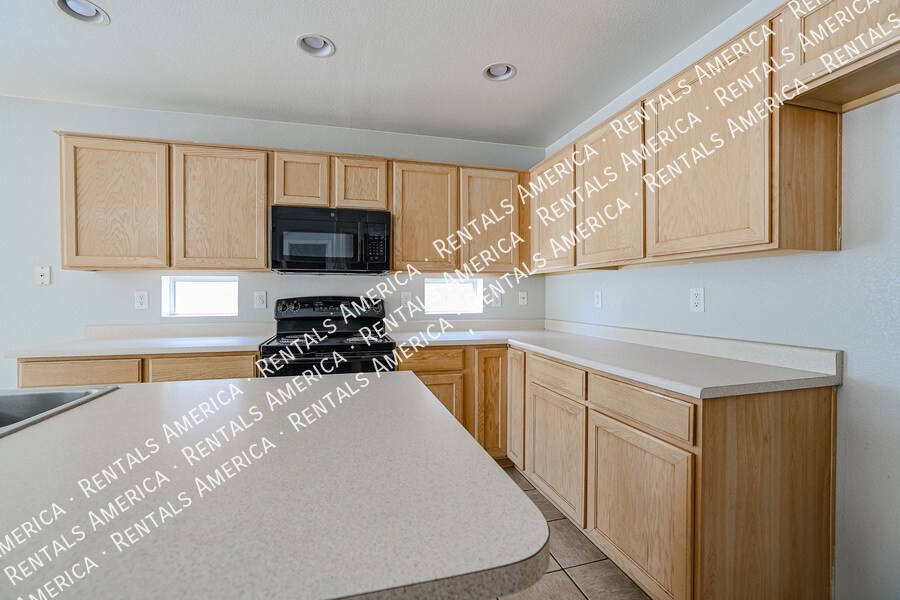 Building Photo - 7441 W Fleetwood Ln