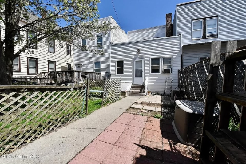 Building Photo - 450 Hamilton St