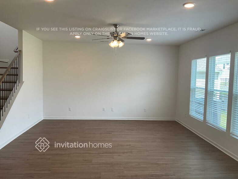 Building Photo - 3802 Lantern Ln