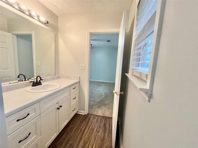 Building Photo - 233 Hawks Nest Rd