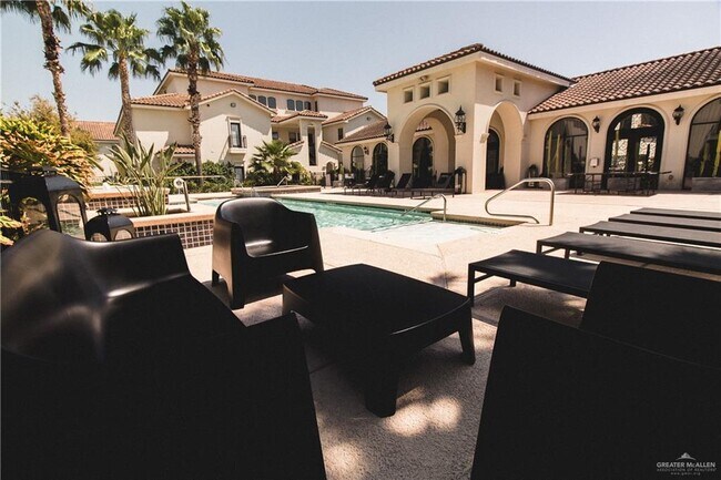 Building Photo - 14 Taylor St