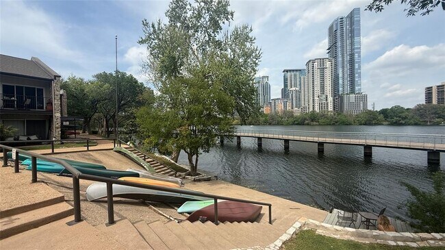 Building Photo - 500 E Riverside Dr