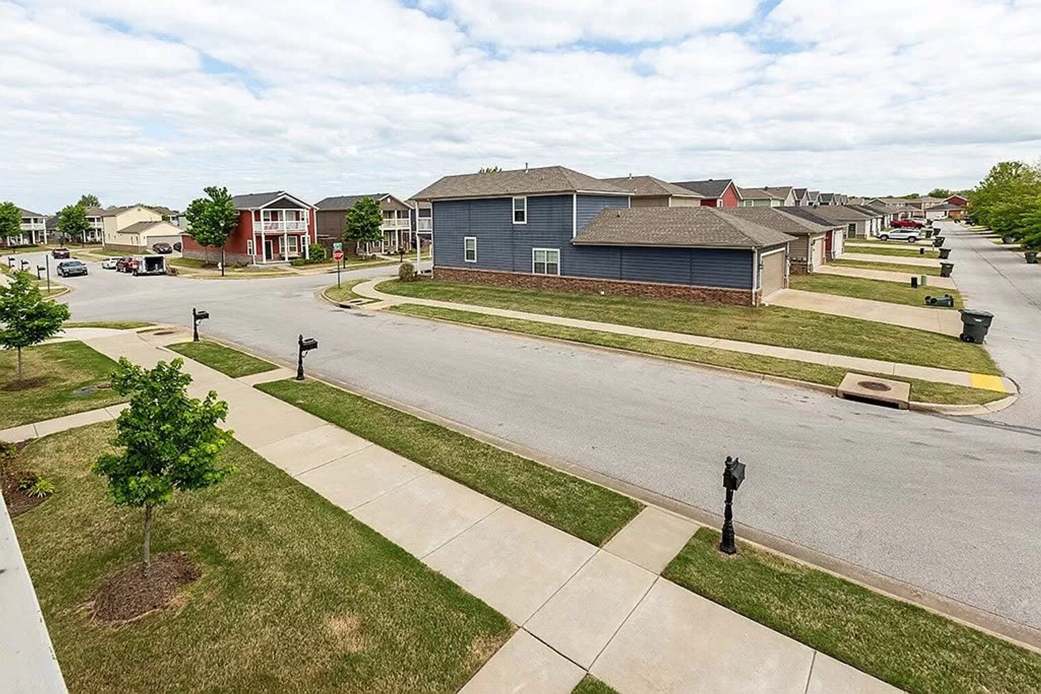 Building Photo - 4165 W Marlowe Ln