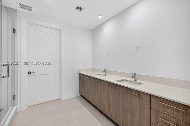 Building Photo - 153 N Seabreeze Blvd