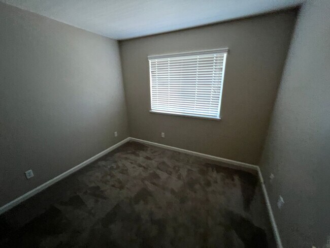 Building Photo - Upgraded Orangevale Home on Corner Lot